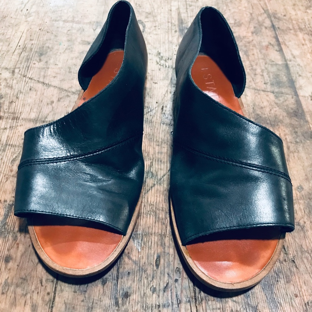 Women’s leather sandals size 8